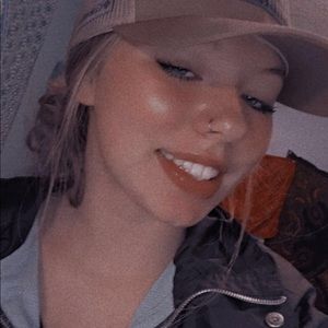 Meet your Posher, Mia